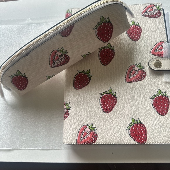 NWT Coach!! BUNDLE  notebook and pencil case set With Strawberry Print - Picture 5 of 6